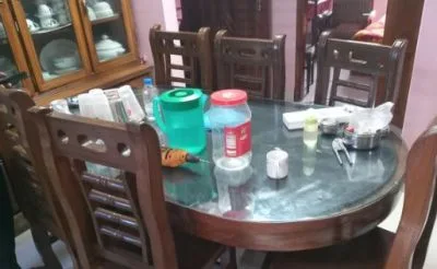 গ্লাস টেবিল এবং চেয়ার