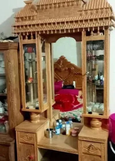 চিটাগং সেগুন কাঠের ডেসিংটেবিল বিক্রয় করব