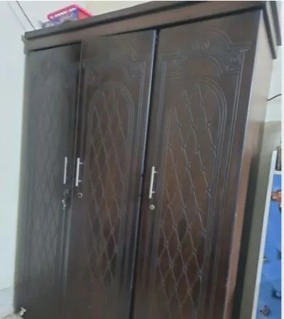 তিন পার্টের আলমারি।