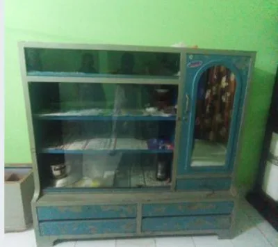 স্টিলের শোকেস