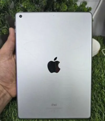 Apple iPad 6th generation (Used)