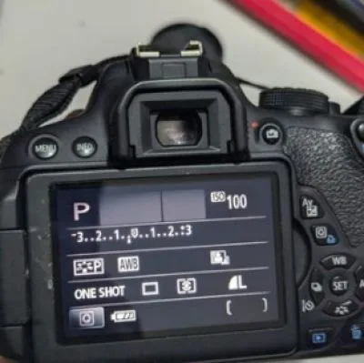 canon EOS 700D