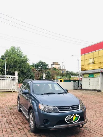 Mitsubishi Outlander Car