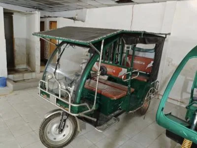 সোলার চালিত অটো গাড়ি