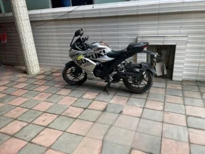 Suzuki Gixxer . 2020