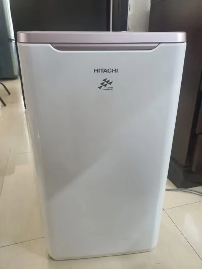 HITACHI DEHUMIDIFY.