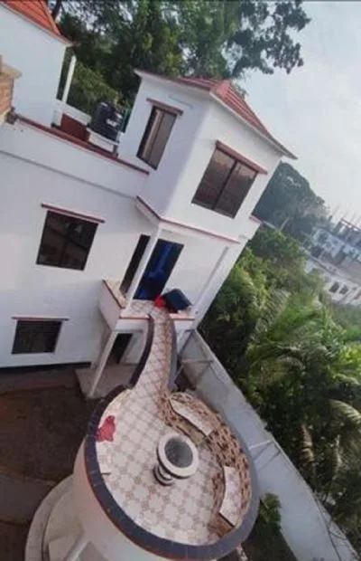 সেমি ডুপ্লেক্স বাড়ি বিক্রি করা হবে