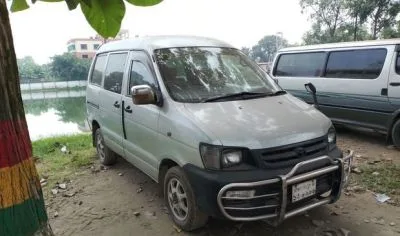 Toyota Noah 2000