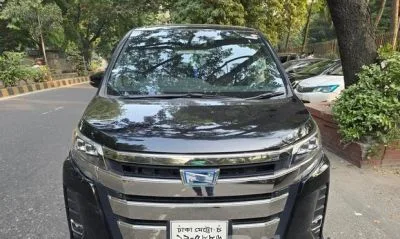 Toyota Noah ব্যাংক লোন সহ বিক্রি 2019