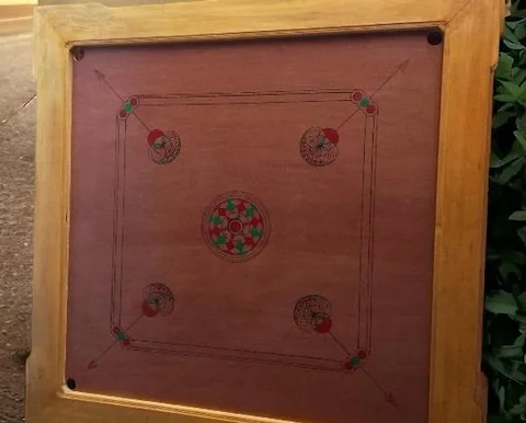 ক্যারাম বোর্ড