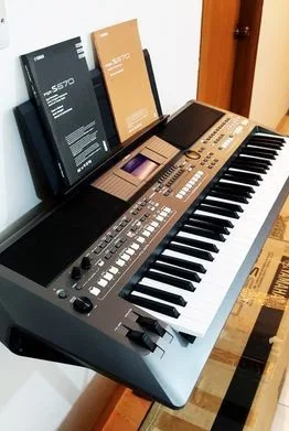 YAMAHA PSR S-670 (MIDI + Live)