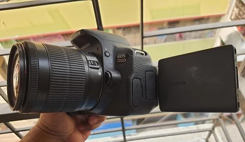 CANON 700D (Touch Screen) with Lens