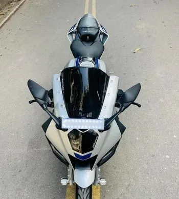 Yamaha R15 M