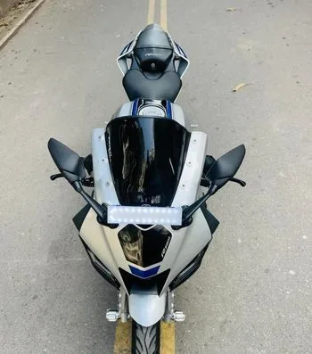 Yamaha R15 M