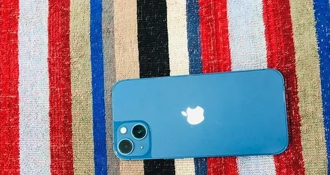 Apple iPhone 13