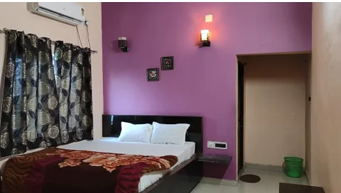 রুমমেট  আবশ্যক