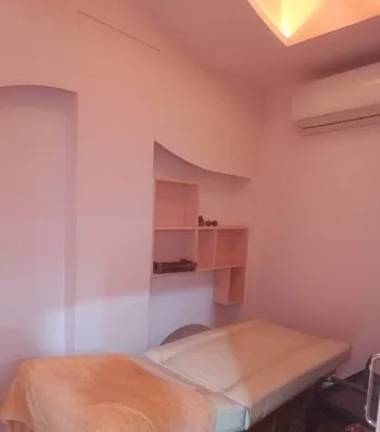 Ladies Beauty Parlour Position