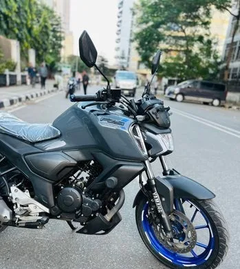 Yamaha FZS V4