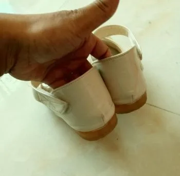 মেয়েদের জুতা