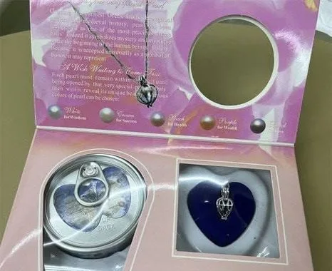 Pearl necklace gift box