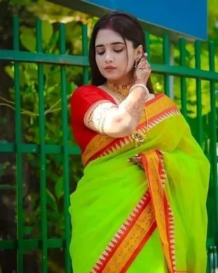 ফেমাস শাড়ী