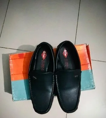 Black Shoe