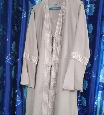 কটি সহ বোরখা।