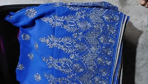 গিফটের শাড়ি