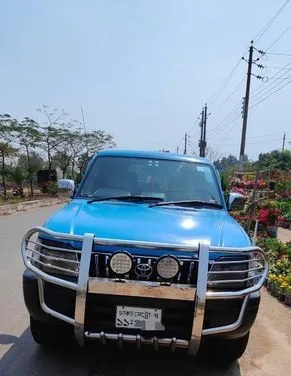 Toyota Land Cruiser 90