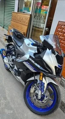 Yamaha R15 M .