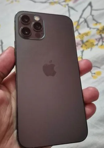 Apple iPhone 12