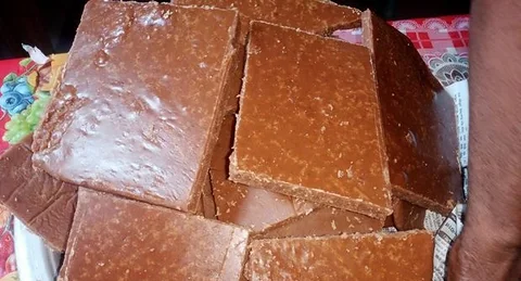 দুধ চিনির তৈরি সন্দেশ