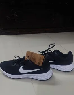 Nike Revolution 6