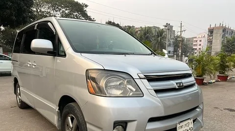 Toyota Noah G Package