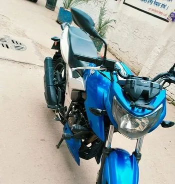 TVS Apache RTR 4v