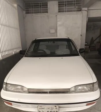Toyota Carina .