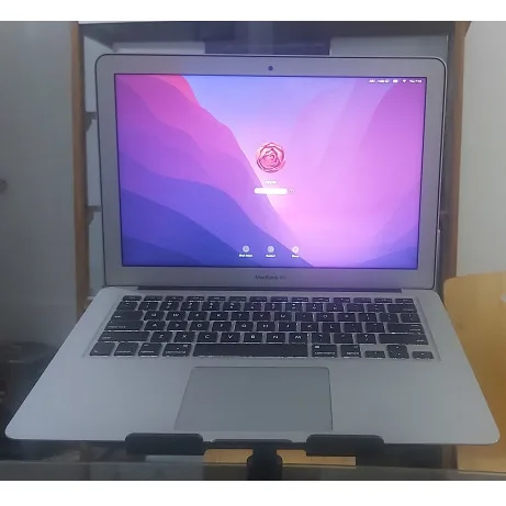 Apple MacBook Core i5 SSD  Laptop