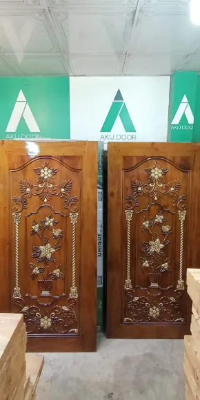 মেহেগুনী কাঠের লেকার বার্নিশ করা দরজা