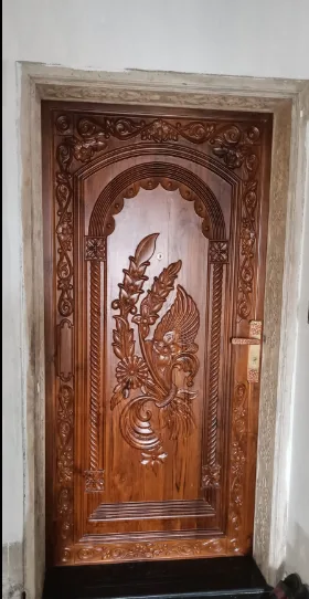 মেহগুনী কাঠের ডিজাইনের দরজা